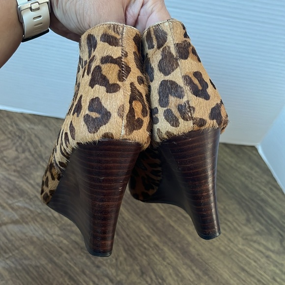 Adrienne Vittadini Sarah Leopard Wedge Ankle Boots Calf Hair Booties Size 8 - Picture 7 of 15